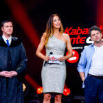 Die Kabarett Talente Show 2026 (2/2) - Neue Talente braucht das Land: Nina Hartmann begibt sich wieder auf die Suche nach den spannendsten und besten Talenten der heimischen Kleinkunst, Comedy und Satire. Unterstützt wird sie dabei von einer namhaften Jury, bestehend aus Kabarettstars. Wer kann das Publikum und die Jury am meisten überzeugen? Die Kabarett Talente Show powered by Österreichischen Lotterien ist ein verlässlicher Garant, Newcomern ein Sprungbrett zu ermöglichen. Der/die Gewinner/in erhält einen fixen Auftritt beim Wiener Kabarettfestival. Im Bild: Michael Lanzinger, Nina Hartmann, Maximilian Modl. - SENDUNG: ORFIII - DO - 18.06.2026 - 23:00 Uhr - Foto: ORF/Hubert Mican - Veröffentlichung honorarfrei nur für redaktionelle Berichterstattung in Sendungszusammenhang und mit Copyrightangabe. Kontakt: foto@orf.at
