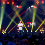 Die Kabarett Talente Show 2026 (2/2) - Neue Talente braucht das Land: Nina Hartmann begibt sich wieder auf die Suche nach den spannendsten und besten Talenten der heimischen Kleinkunst, Comedy und Satire. Unterstützt wird sie dabei von einer namhaften Jury, bestehend aus Kabarettstars. Wer kann das Publikum und die Jury am meisten überzeugen? Die Kabarett Talente Show powered by Österreichischen Lotterien ist ein verlässlicher Garant, Newcomern ein Sprungbrett zu ermöglichen. Der/die Gewinner/in erhält einen fixen Auftritt beim Wiener Kabarettfestival. Im Bild: Mark Kautschek. - SENDUNG: ORFIII - DO - 18.06.2026 - 23:00 Uhr - Foto: ORF/Hubert Mican - Veröffentlichung honorarfrei nur für redaktionelle Berichterstattung in Sendungszusammenhang und mit Copyrightangabe. Kontakt: foto@orf.at